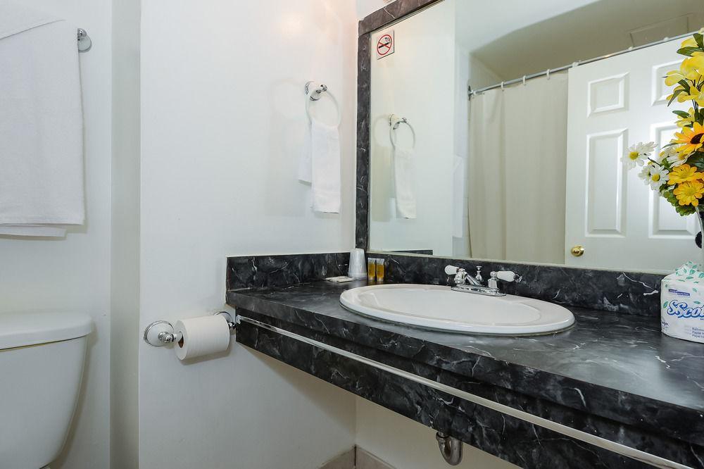 Ottawa Inn Hotel מראה חיצוני תמונה